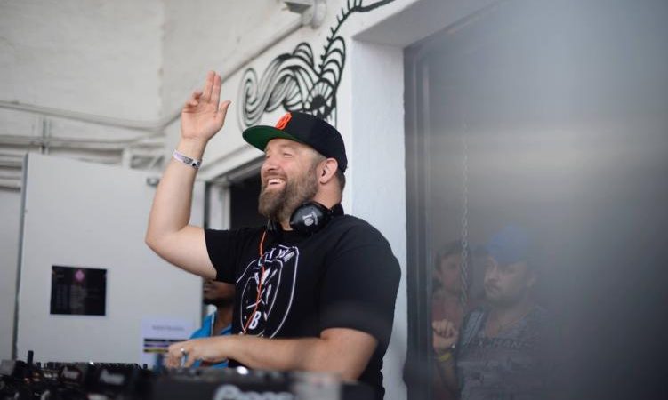 Suwannee Hulaween - Claude VonStroke