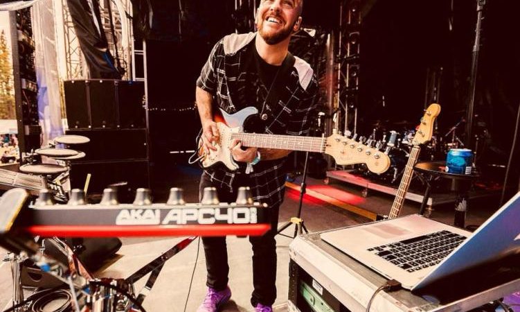 Web: Facebook, The Floozies