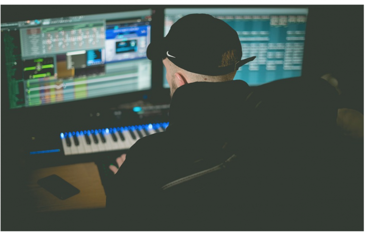 what is the role of a producer in music