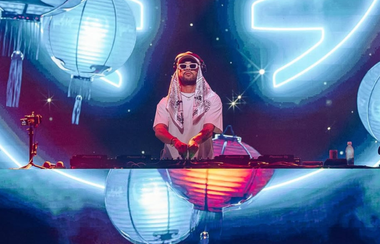 Wax Motif